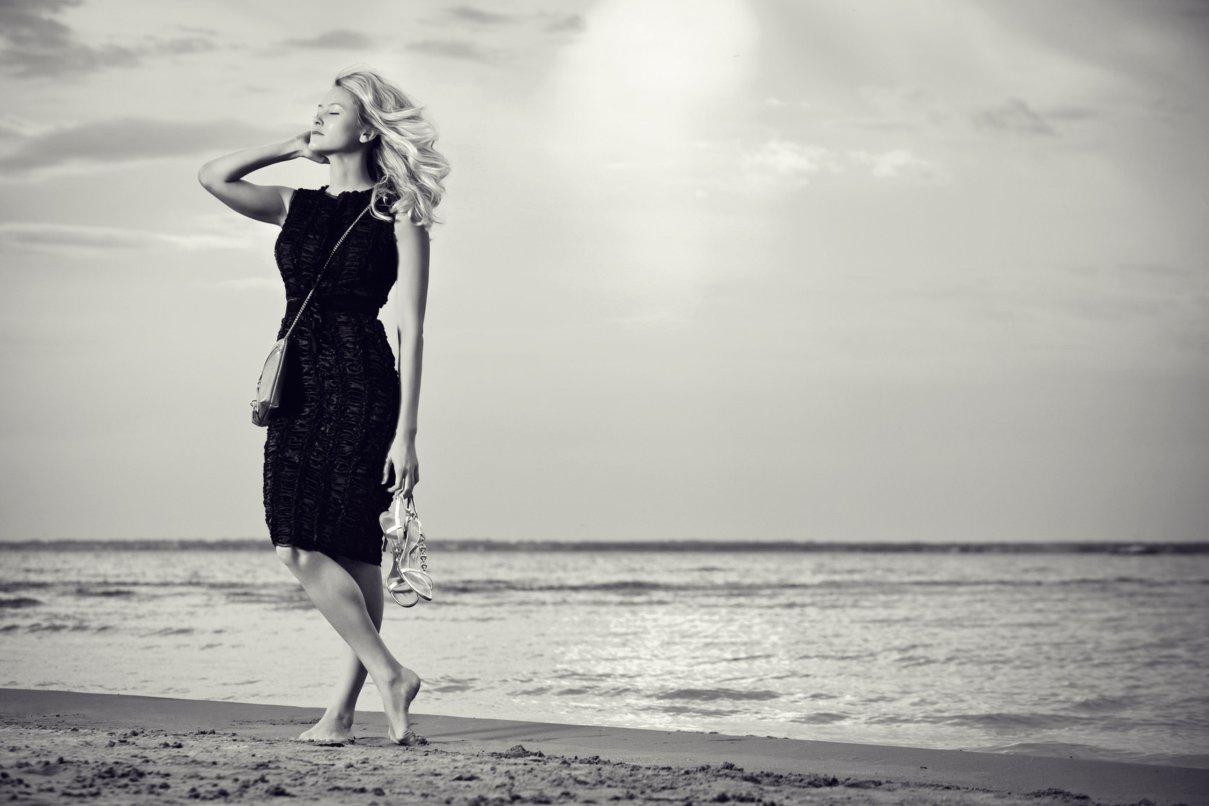 calm-and-barefoot-m